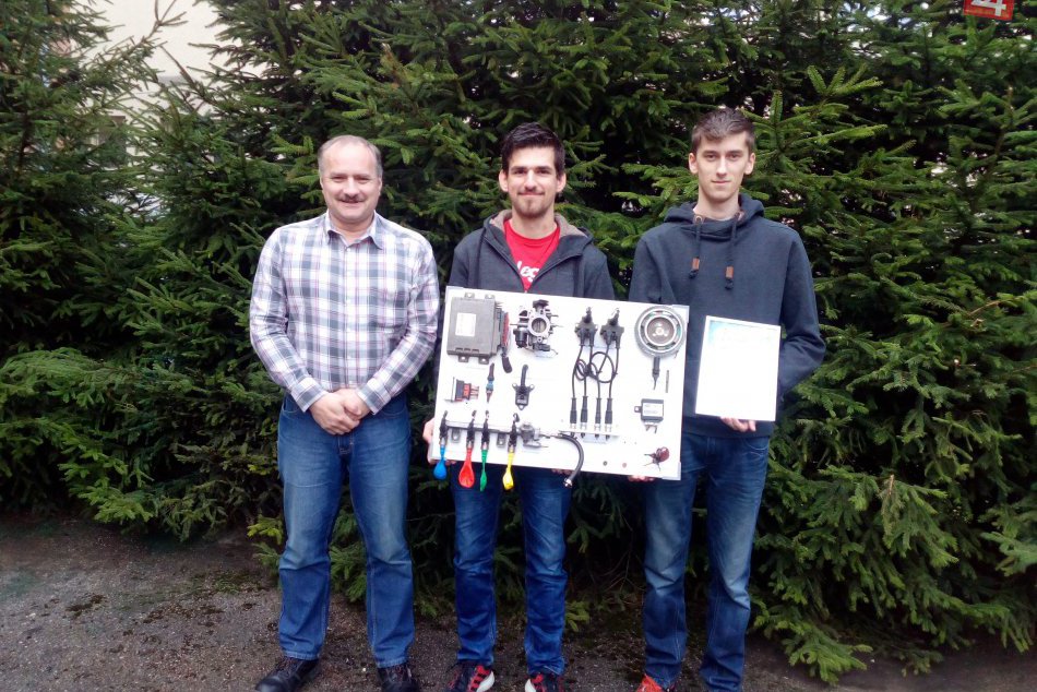 Ilustračný obrázok k článku Fantastický úspech študentov z Rožňavy: S učebnou pomôckou cestujú na žilinskú univerzitu, FOTO!