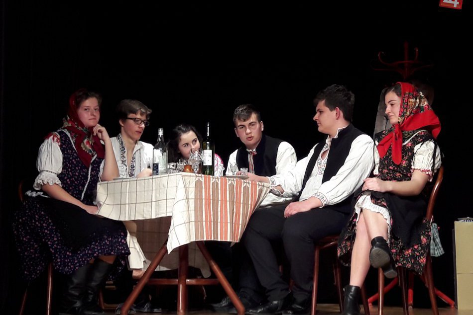 Ilustračný obrázok k článku Projektové vyučovanie popradských bilingvalistov: Deň divadla a Mediálny deň