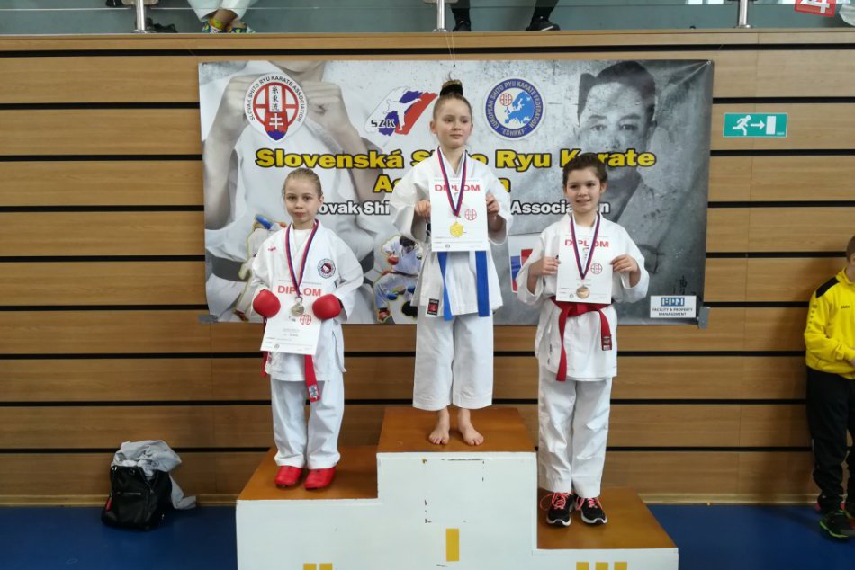 Ilustračný obrázok k článku Popradskí karatisti bojovali na južnom Slovensku: Medaily a výkony potešili