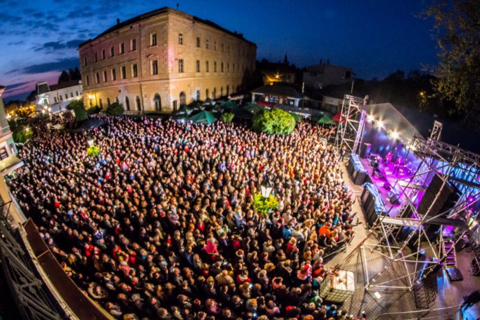 Ilustračný obrázok k článku Víno, koncerty, šport i kultúra. Komárňanské dni potešia pestrou zmesou