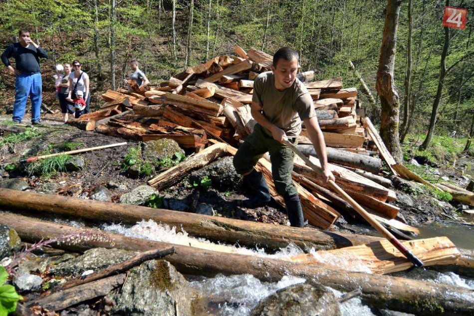Ilustračný obrázok k článku Pri Bystrici opäť ožije unikátny vodný žľab. Už onedlho v ňom budú plaviť drevo