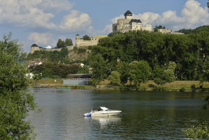 Ilustračný obrázok k článku Na Váhu v Trenčíne otvorili malú vodnú elektráreň: Čo na to ochranári?