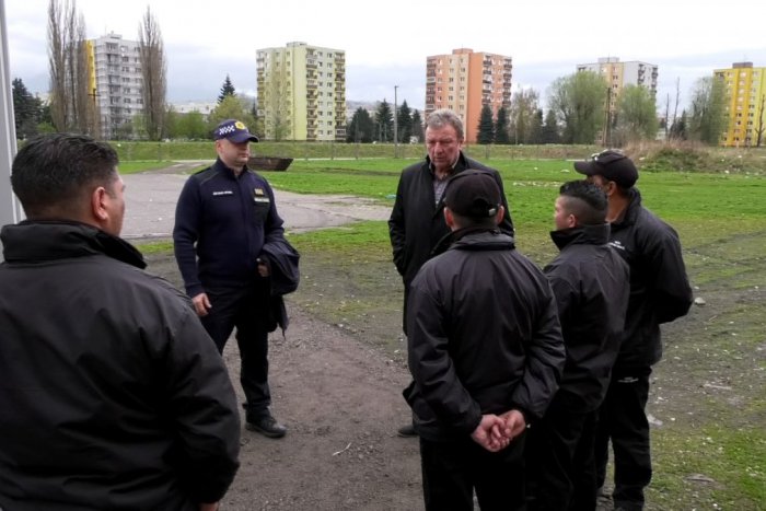 Ilustračný obrázok k článku V Hlbokom pribudli dva kontajnery: Pomôcť majú občianskej poriadkovej službe