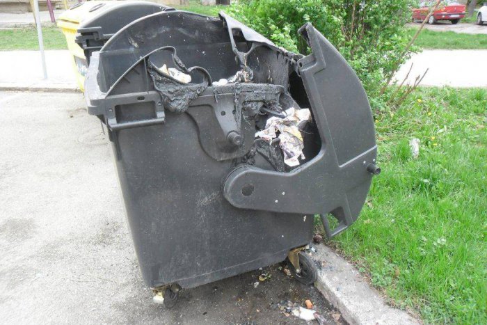 Ilustračný obrázok k článku V Košiciach zasahovali príslušníci kriminálnej polície: Zadržali podpaľača kontajnerov!