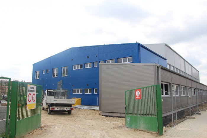 Ilustračný obrázok k článku Pri Športovom gymnáziu v Trenčíne vzniká obrovská telocvičňa: Kto v nej bude trénovať? FOTO