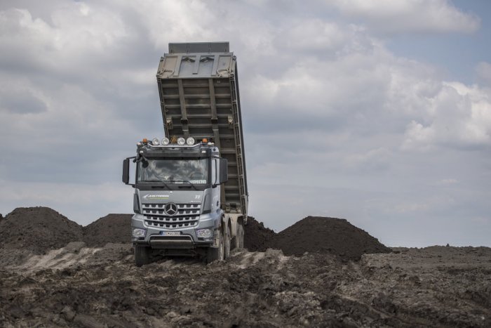 Ilustračný obrázok k článku Na stavbu diaľnice D4 údajne vozia kontaminovanú pôdu, preveruje to inšpekcia