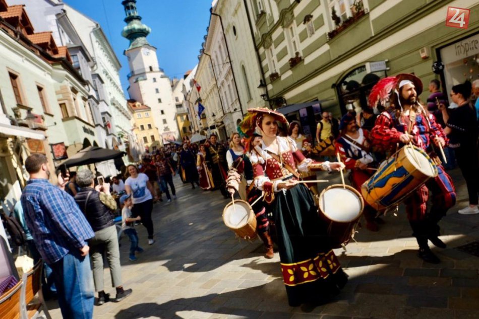 Ilustračný obrázok k článku Bratislavské mestské dni ponúknu bezplatné vstupy do múzeí i do ZOO, plavby loďou aj prechádzky s primátorom