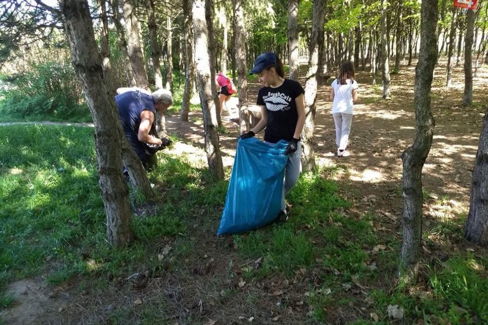 Ilustračný obrázok k článku Deň Zeme si Trnavčania uctia aj upratovaním: Mesto chystá prednášky i brigádu