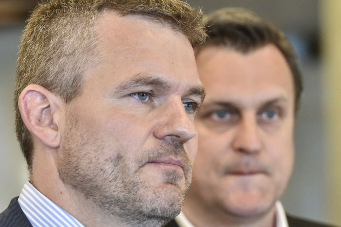 Ilustračný obrázok k článku Premiér sa s organizátormi protestov stretne najskôr 10. mája