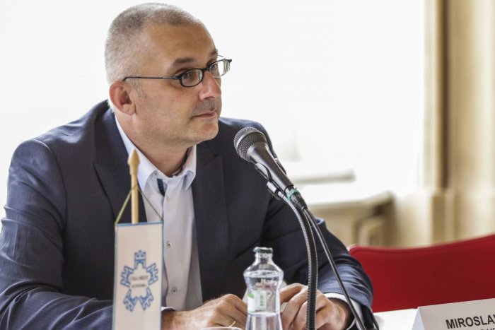 Ilustračný obrázok k článku Pimátor Kollár vstupuje do vysokej politiky: Pridá sa do strany prezidenta Kisku