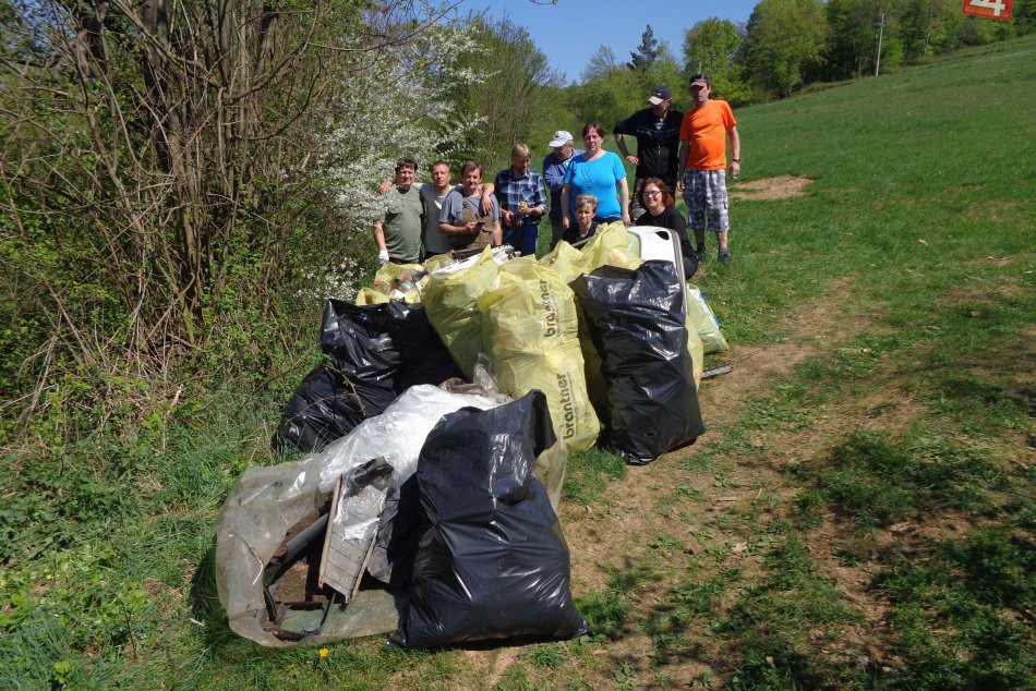 Ilustračný obrázok k článku FOTO: V obci Sirk ľudia nelenili. Spojili sily a pustili sa do veľkého čistenia