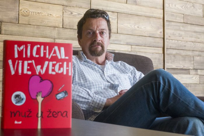 Ilustračný obrázok k článku Najznámejší český spisovateľ Michal Viewegh prezentoval v Bratislave novú knihu Muž a žena