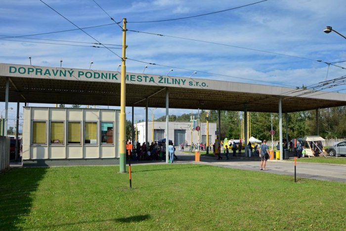 Ilustračný obrázok k článku Čísla šli dolu: Žilinská MHD predala menej lístkov, rozdávala aj menej pokút