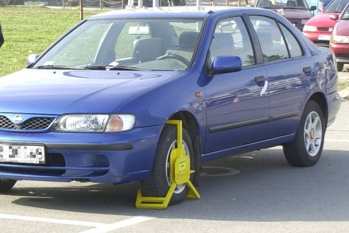 Ilustračný obrázok k článku Najčastejší prehrešok Žiarčanov: Koľko papúč rozdali mestskí policajti za rok?