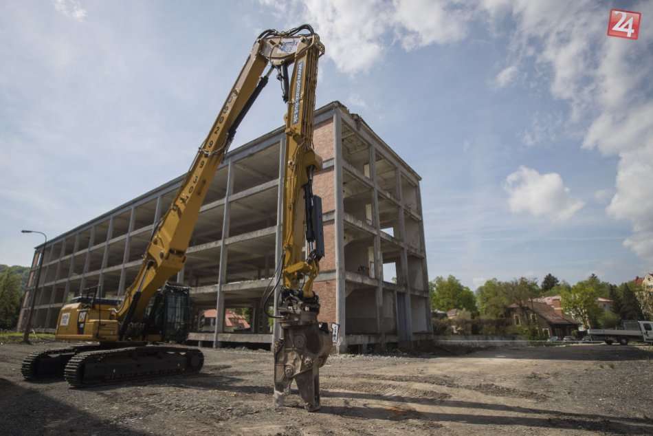 Ilustračný obrázok k článku Búranie bývalej Slovenky obmedzí chodcov aj vodičov. V týchto časoch môže byť zastavená doprava