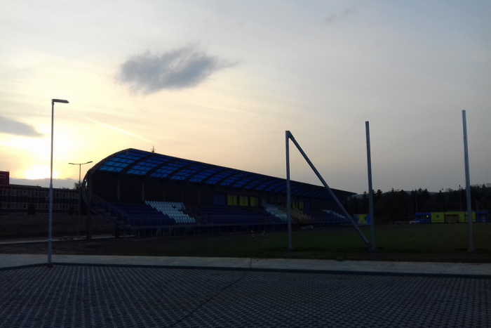 Ilustračný obrázok k článku Futbalový stánok v Humennom už získava svoju tvár: Pozrite si nové zábery