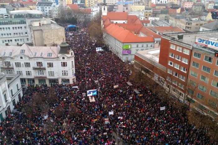 Ilustračný obrázok k článku Pre protest na Námestí SNP môže byť obmedzená električková doprava