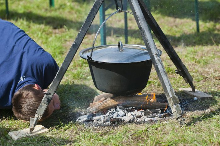 Ilustračný obrázok k článku Do nemocnice vo Veľkom Krtíši priviezli asi ročné dieťa, spadlo do gulášu
