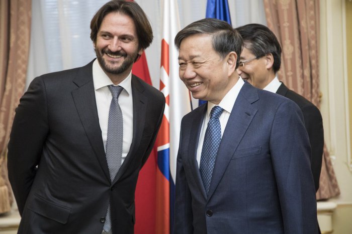 Ilustračný obrázok k článku Slovensko mohlo byť zneužité pri únose podnikateľa: Kalíňakovi nesedí viacero vecí