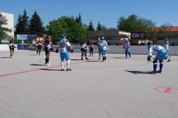 Ilustračný obrázok k článku Diváci videli poriadne hody: V jednom zápase hokejbalovej ligy padlo až 17 gólov