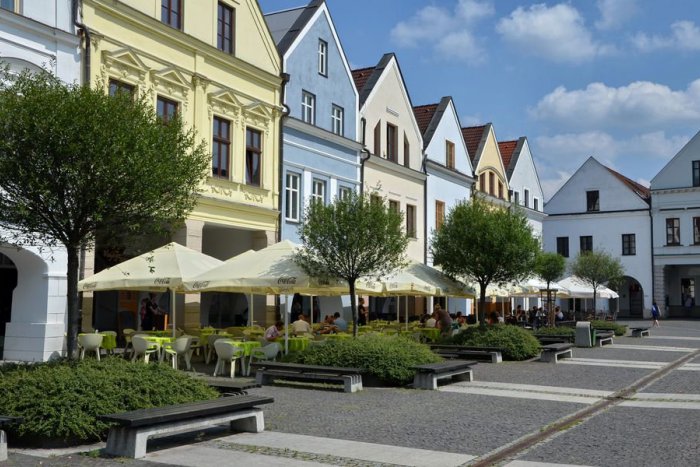 Ilustračný obrázok k článku Terasy v Žiline sú späť: Pozrite prevádzkové časy podľa ulíc