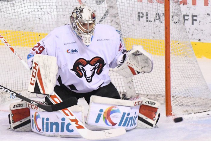 Ilustračný obrázok k článku Brankár Ján Lukáš v Bystrici dochytal. Vracia sa do rodnej krajiny