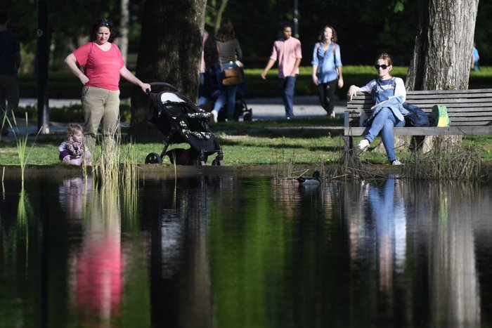 Ilustračný obrázok k článku RANNÁ ŠTVORKA: Nedeľa poteší teplotami do 23 °C, meniny má Bernard