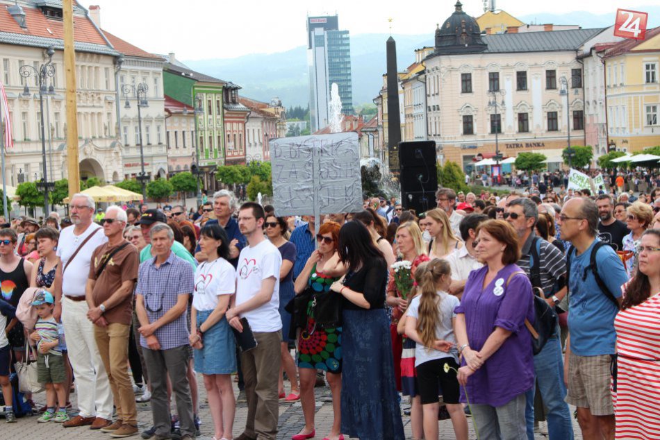 Ilustračný obrázok k článku Na bystrickom námestí sa bude opäť protestovať. Pozrite, kedy vyjdú ľudia do ulíc