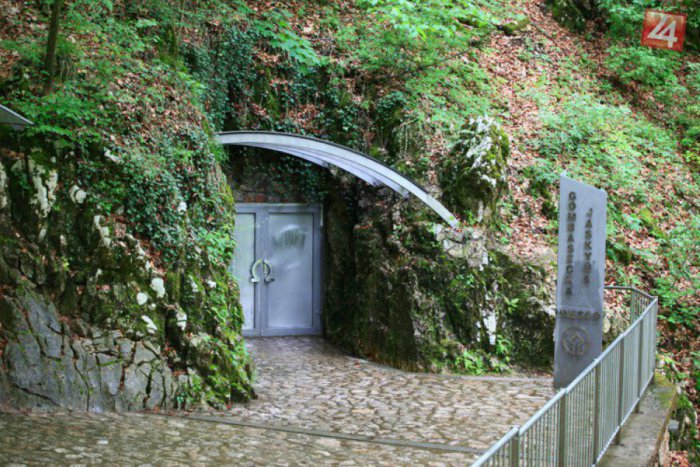 Ilustračný obrázok k článku Gemerské lákadlo turistov: Jaskyňa pri Rožňave s liečivými účinkami