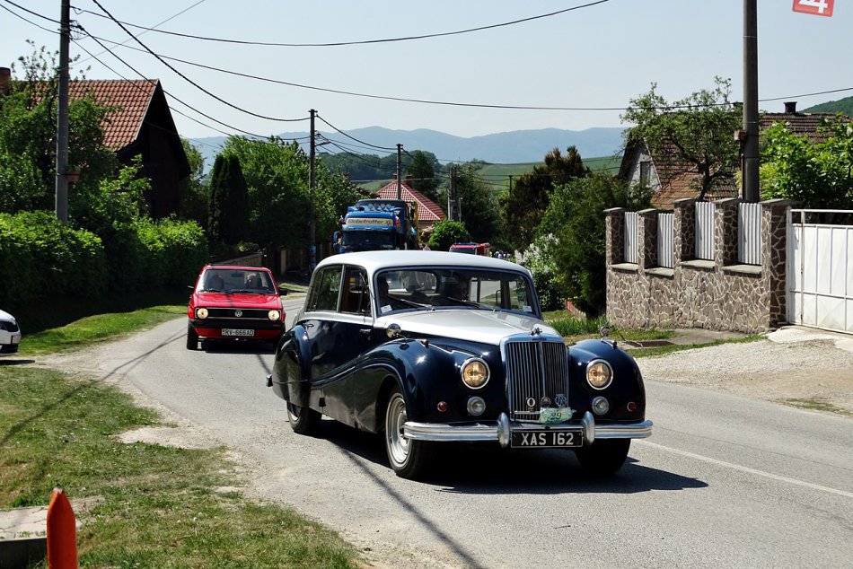 Ilustračný obrázok k článku Majáles pod hradom na FOTKÁCH: Takéto kúsky sa premávali po dedine