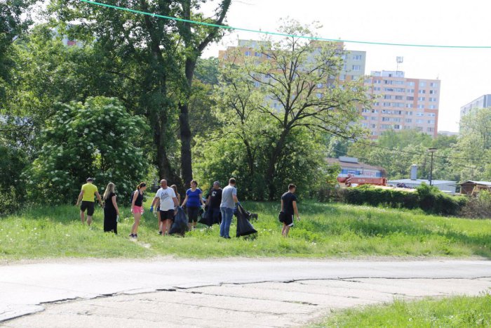 Ilustračný obrázok k článku VIDEO: Veľké upratovanie policajtov: Zhodili uniformy a zbierali odpadky