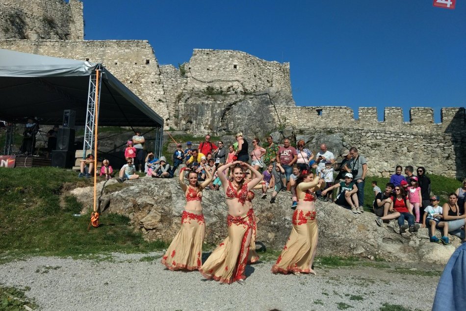 Ilustračný obrázok k článku Tajomné noci aj divadelné piatky: Na toto sa môžeme tešiť na Spišskom hrade