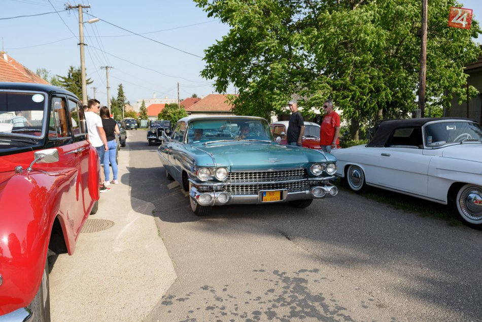 Ilustračný obrázok k článku Veterány vyrazili na cestu: Zastavili sa aj v obci pri Nitre, FOTO