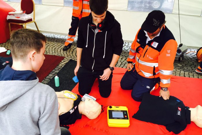 Ilustračný obrázok k článku Tisícky „červenokrižiakov" na Slovensku pomáhajú rôzne: Mottom je dôvod na úsmev