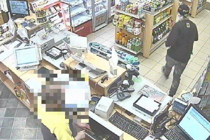 Ilustračný obrázok k článku Prepadli šaliansku benzínku: Polícia žiada pomoc, zverejnila kamerové záznamy!