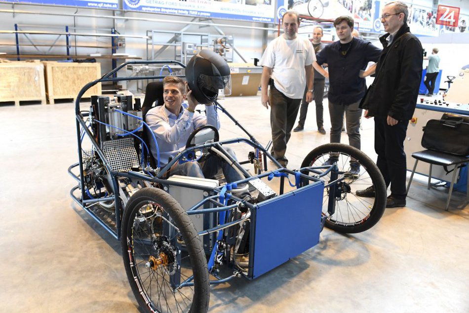 Ilustračný obrázok k článku KURIOZITA DŇA: Košickí študenti vytvorili prvé slovenské auto na stlačený vzduch