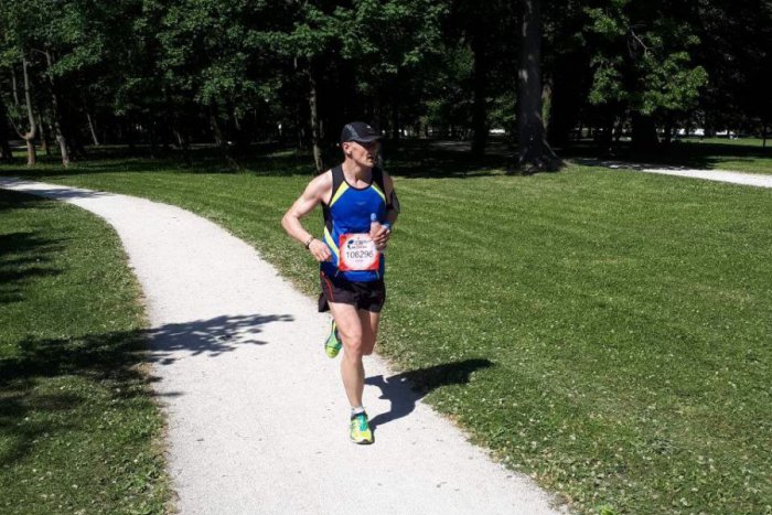 Ilustračný obrázok k článku Premiérový Wings for Life World Run v Žiline: Mestom presvišťali bežci, FOTO