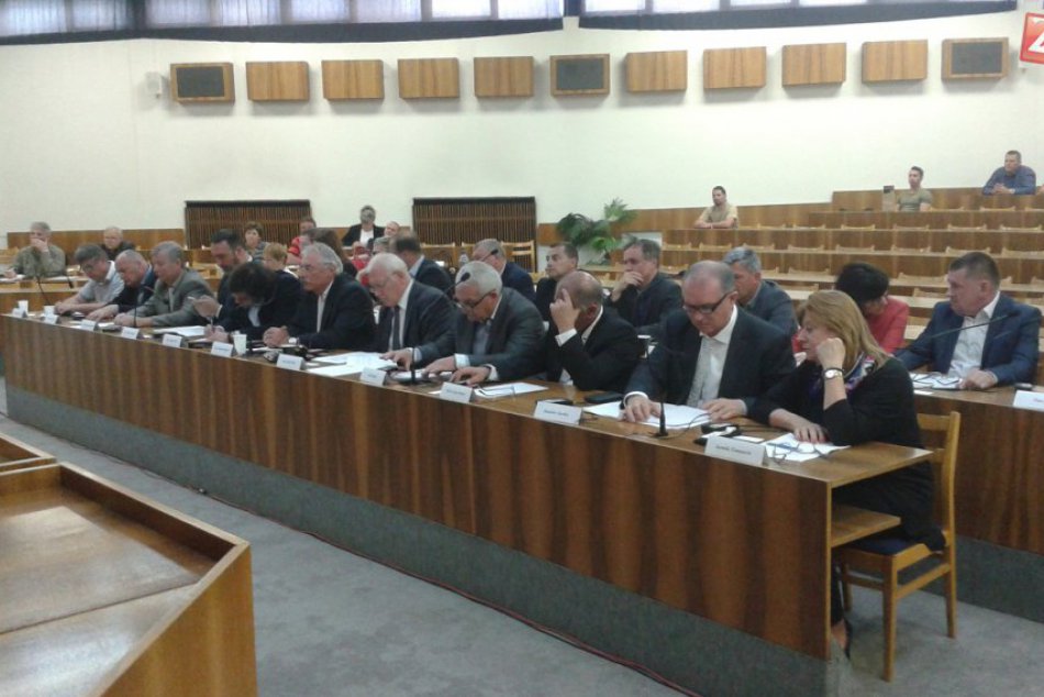 Ilustračný obrázok k článku Zloženie zastupiteľstva v Považskej: Bude v ňom sedieť týchto 6 nových poslancov