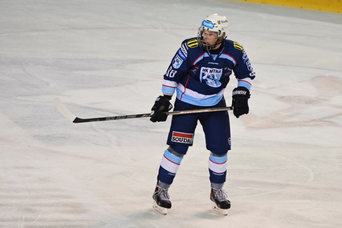 Ilustračný obrázok k článku Útočník Samuel Buček sa zo zámoria vrátil do HK Nitra: Tím začal s prípravou