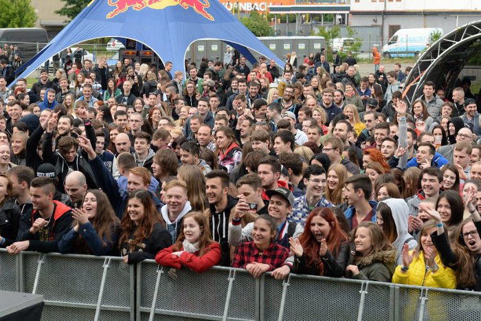 Ilustračný obrázok k článku PREHĽAD víkendových lákadiel v Bystrici: Rozbalia to komici aj česká hudobná legenda