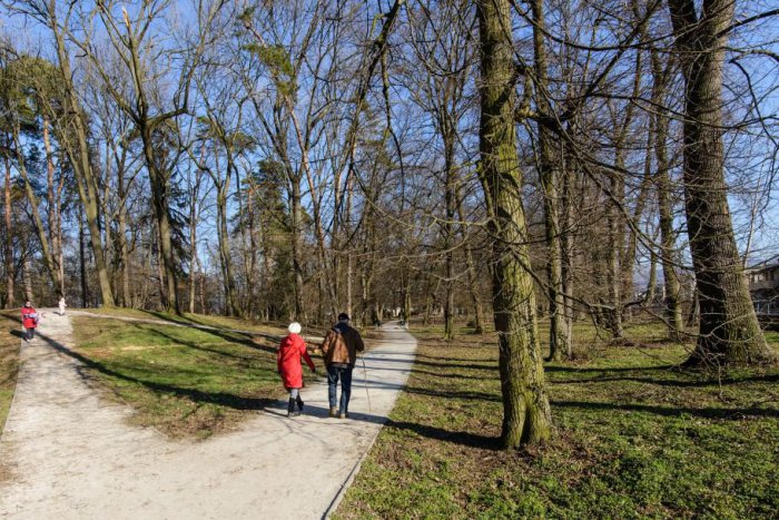 Ilustračný obrázok k článku Solčany a ich pamätník obetiam vojny: Postavil ho hasičský zbor spoločne s občanmi