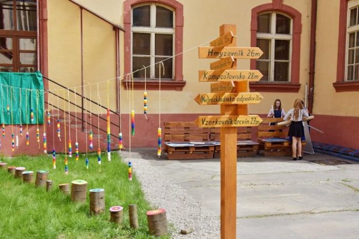 Ilustračný obrázok k článku Podarí sa breznianskemu gymnáziu zostrojiť slnečné hodiny či solárnu sušičku byliniek?