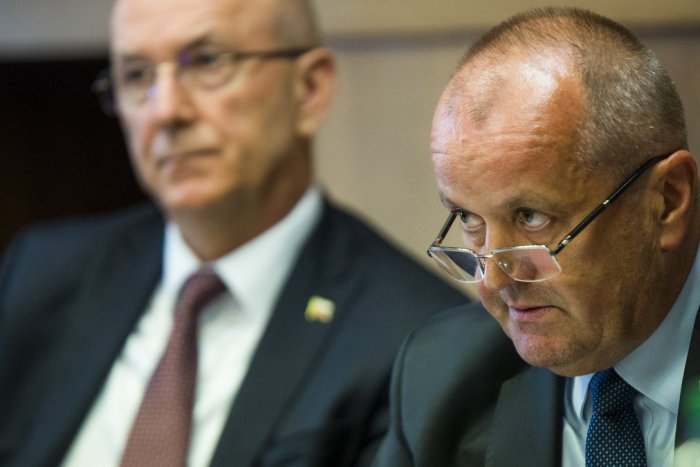 Ilustračný obrázok k článku Minister obrany Peter Gajdoš bude opäť musieť vysvetľovať nákup obrnených vozidiel