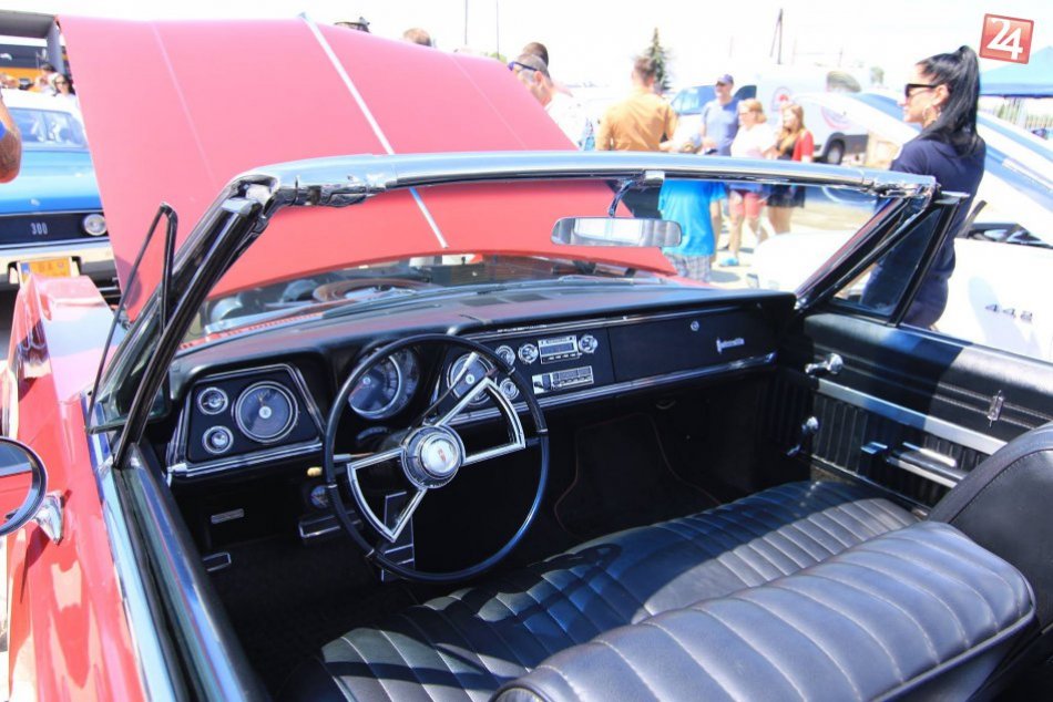 Ilustračný obrázok k článku Americká klasika v trnavských uliciach: Nablýskané autá sa ukážu v plnej kráse