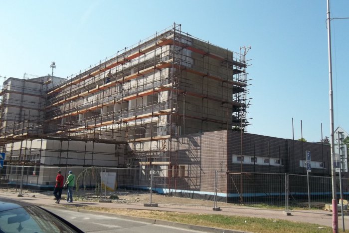 Ilustračný obrázok k článku Budova úradu sa poriadne mení: Pribudne aj moderné nasvietenie, FOTO