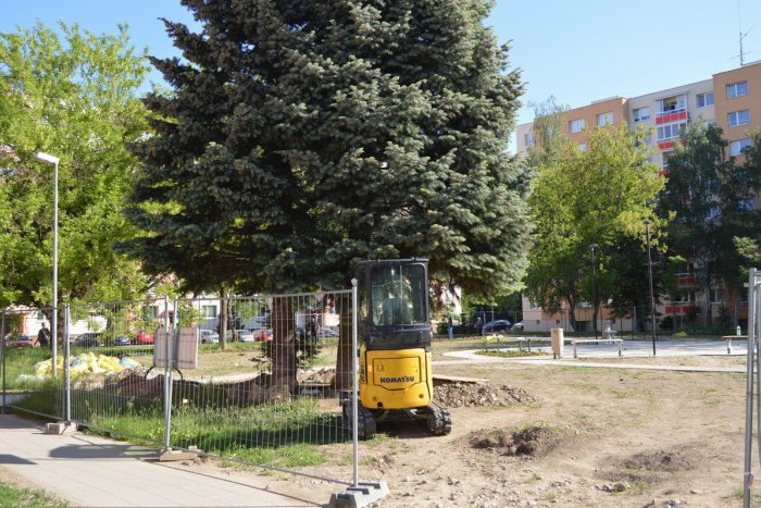 Ilustračný obrázok k článku Na Dobšinského sad poslanci odsúhlasili ďalšie peniaze: Kedy si v ňom budeme môcť oddýchnuť?