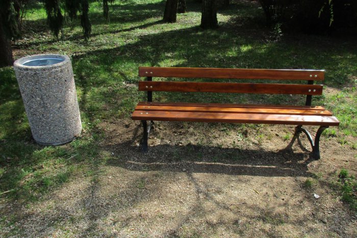 Ilustračný obrázok k článku Park Migazziovcov sa konečne dočkal: Lavičky a smetné nádoby boli vymenené
