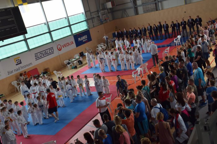 Ilustračný obrázok k článku Žiarsku halu zaplnili športovci z celého Slovenska: Atmosféra na FOTKÁCH