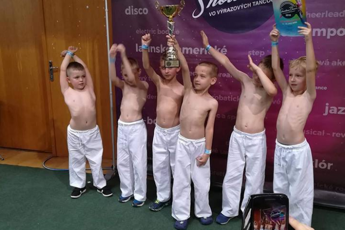 Ilustračný obrázok k článku Parádny úspech tanečníkov zo ZŠ Laborecká v Humennom: Sú majstri prestížnej súťaže!