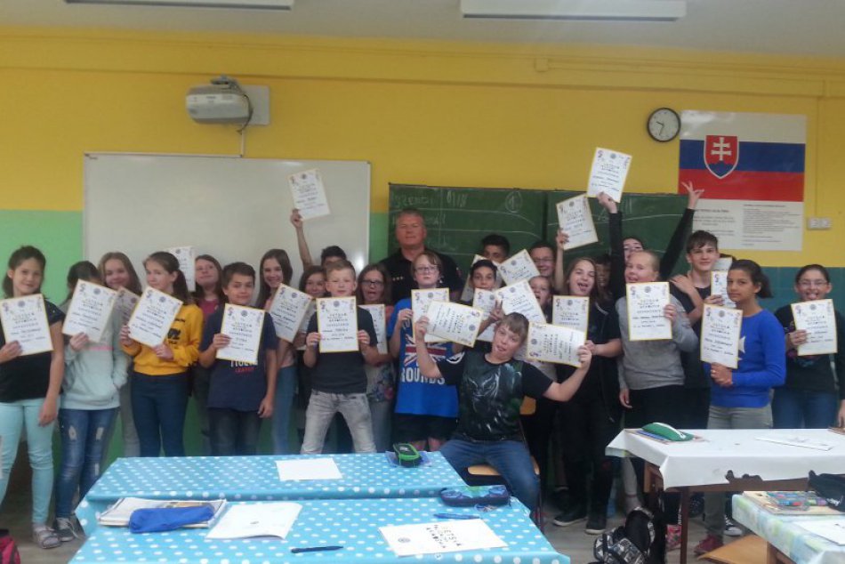 Ilustračný obrázok k článku Detská policajná akadémia na rožňavskej základke: Rezonovalo týchto 5 tém